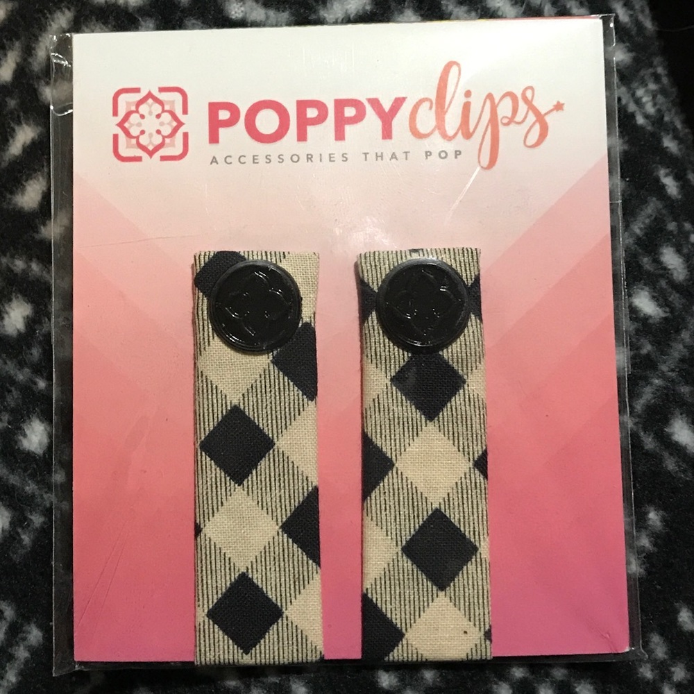 Brand new Poppy clips